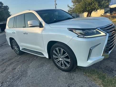 Used 2016 Lexus LX 570 4WD w/ Luxury Package image 4