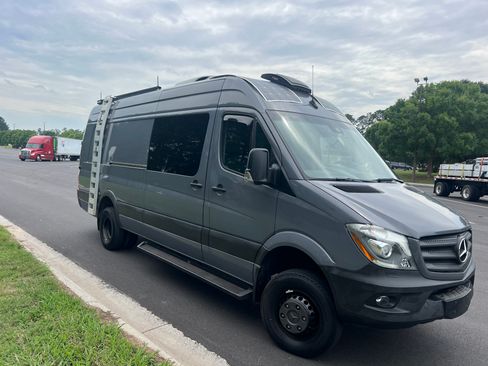 Used 2018 Mercedes-Benz Sprinter 3500 image 2
