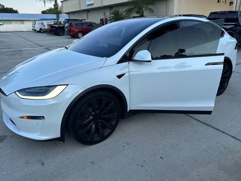 Used 2022 Tesla Model X Plaid image 2