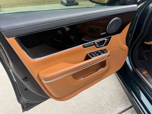 Used 2014 Jaguar XJ R image 16