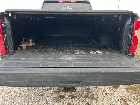 Used 2022 Chevrolet Silverado 2500 Custom w/ Custom Value Package image 15