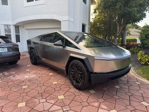 Used 2024 Tesla Cybertruck AWD Crew Cab image 2