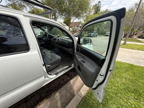 Used 2010 Toyota Tacoma PreRunner image 10