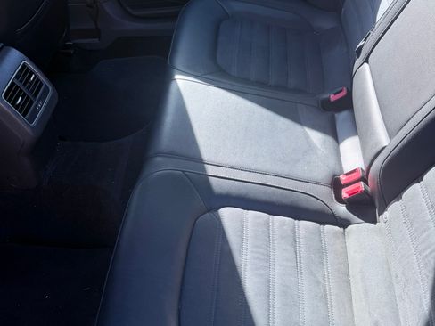 Used 2015 Volkswagen Passat TDI SEL Premium image 10