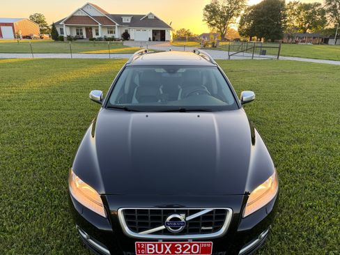 Used 2010 Volvo V70 R-Design FWD image 6