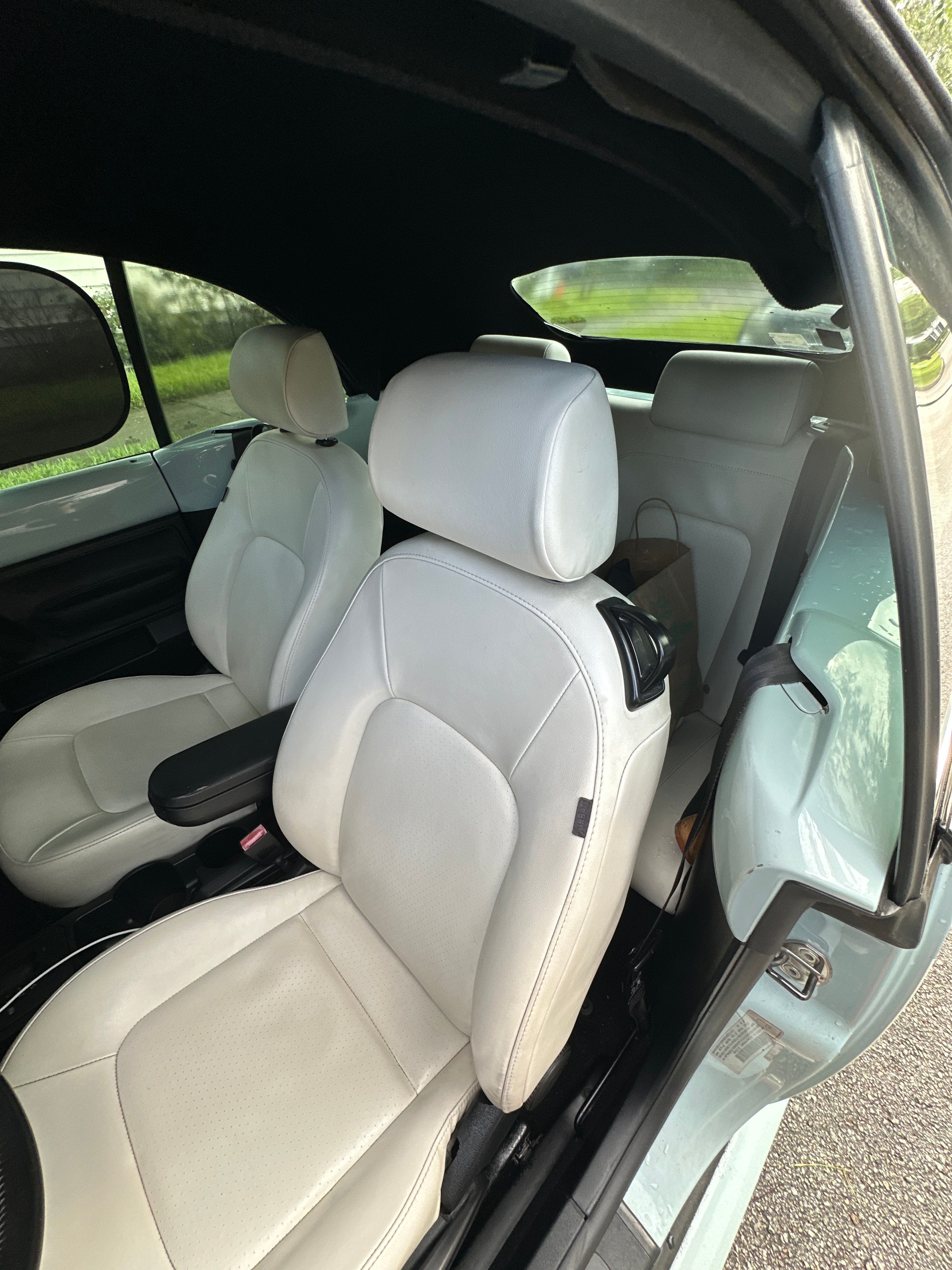 Used 2010 Volkswagen Beetle Final Edition FWD image 10