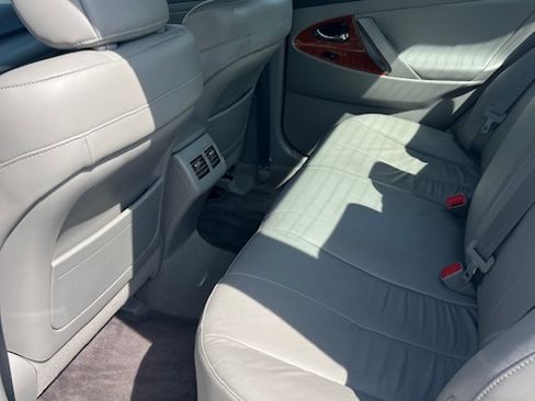 Used 2010 Toyota Camry XLE image 10