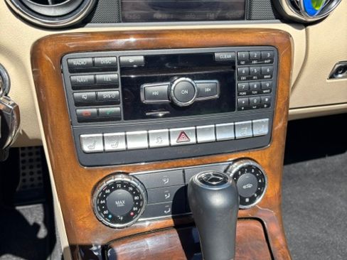 Used 2014 Mercedes-Benz SLK 250 image 10