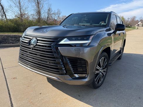 Used 2025 Lexus LX 600 4WD w/ Appearance Package image 2
