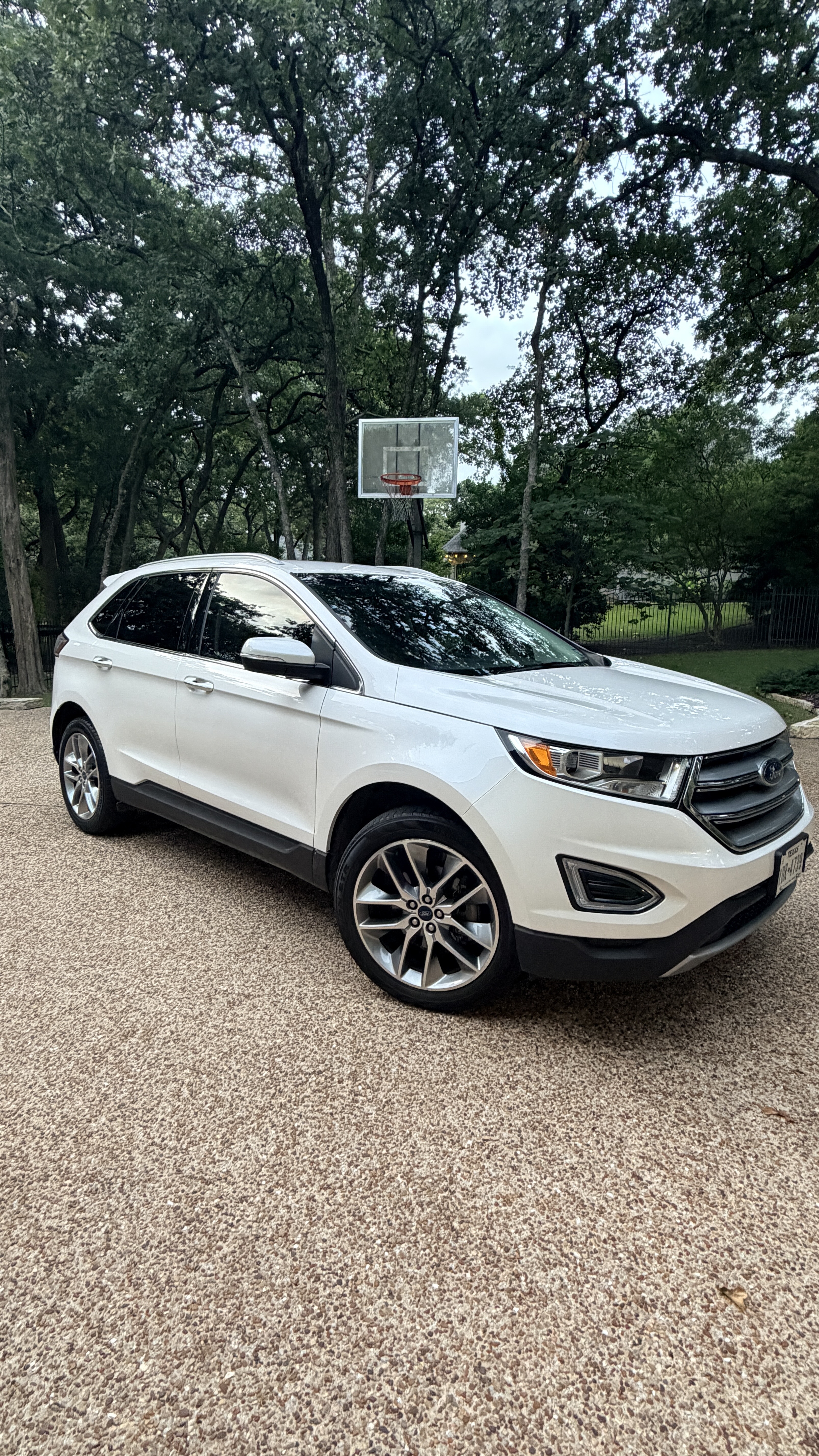 Used 2017 Ford Edge Titanium w/ Technology Package FWD image 2