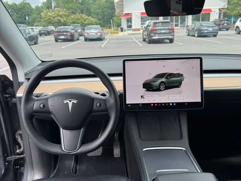 Used 2023 Tesla Model Y Long Range AWD/4WD image 6
