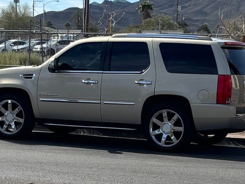 Used 2009 Cadillac Escalade AWD image 1