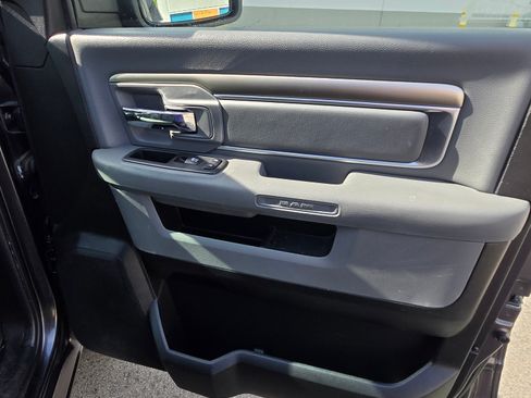 Used 2018 RAM 1500 Classic SLT image 25