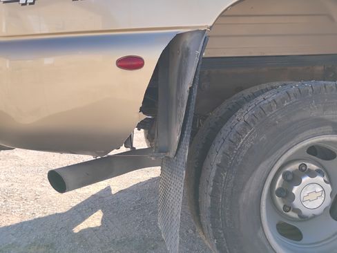 Used 2004 Chevrolet Silverado 3500 4x4 Crew Cab w/ Heavy-Duty Power Package image 12