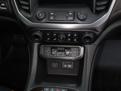Used 2023 GMC Acadia AT4 w/ Technology Package AWD/4WD image 17