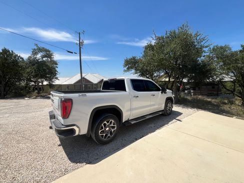 Used 2024 GMC Sierra 1500 SLT image 4