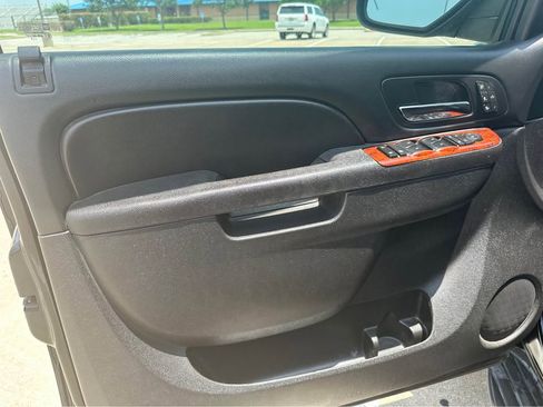 Used 2012 Chevrolet Tahoe LTZ image 6