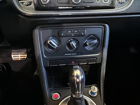 Used 2013 Volkswagen Beetle 2.0T image 9