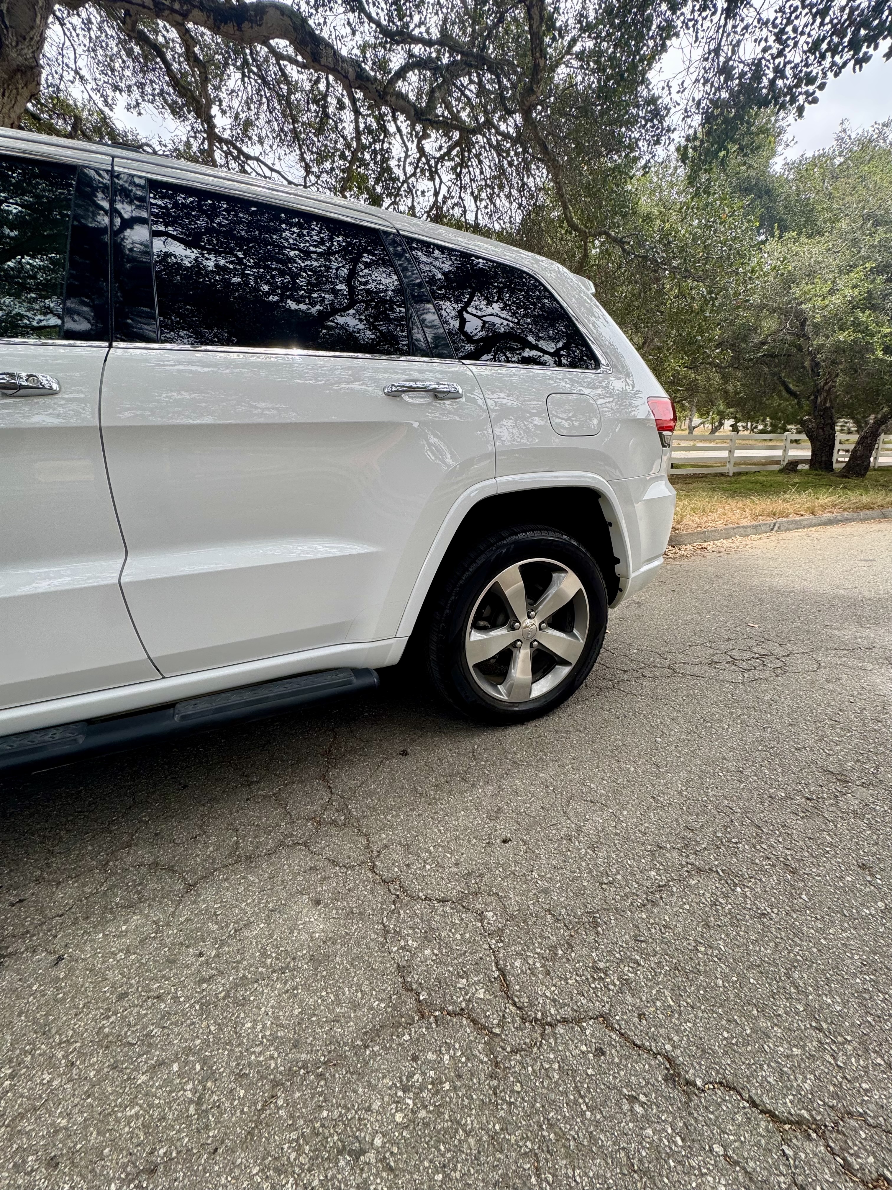 Used 2014 Jeep Grand Cherokee Overland w/ Advanced Technology Group AWD/4WD image 5