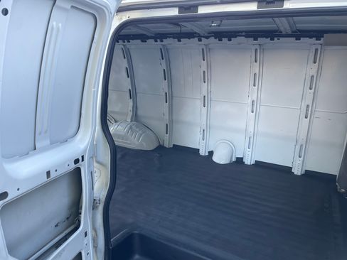 Used 2018 Chevrolet Express 2500 Extended Van 3D image 11
