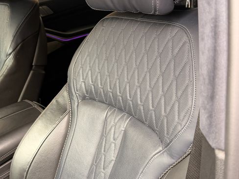 Used 2021 BMW X7 M50i image 12