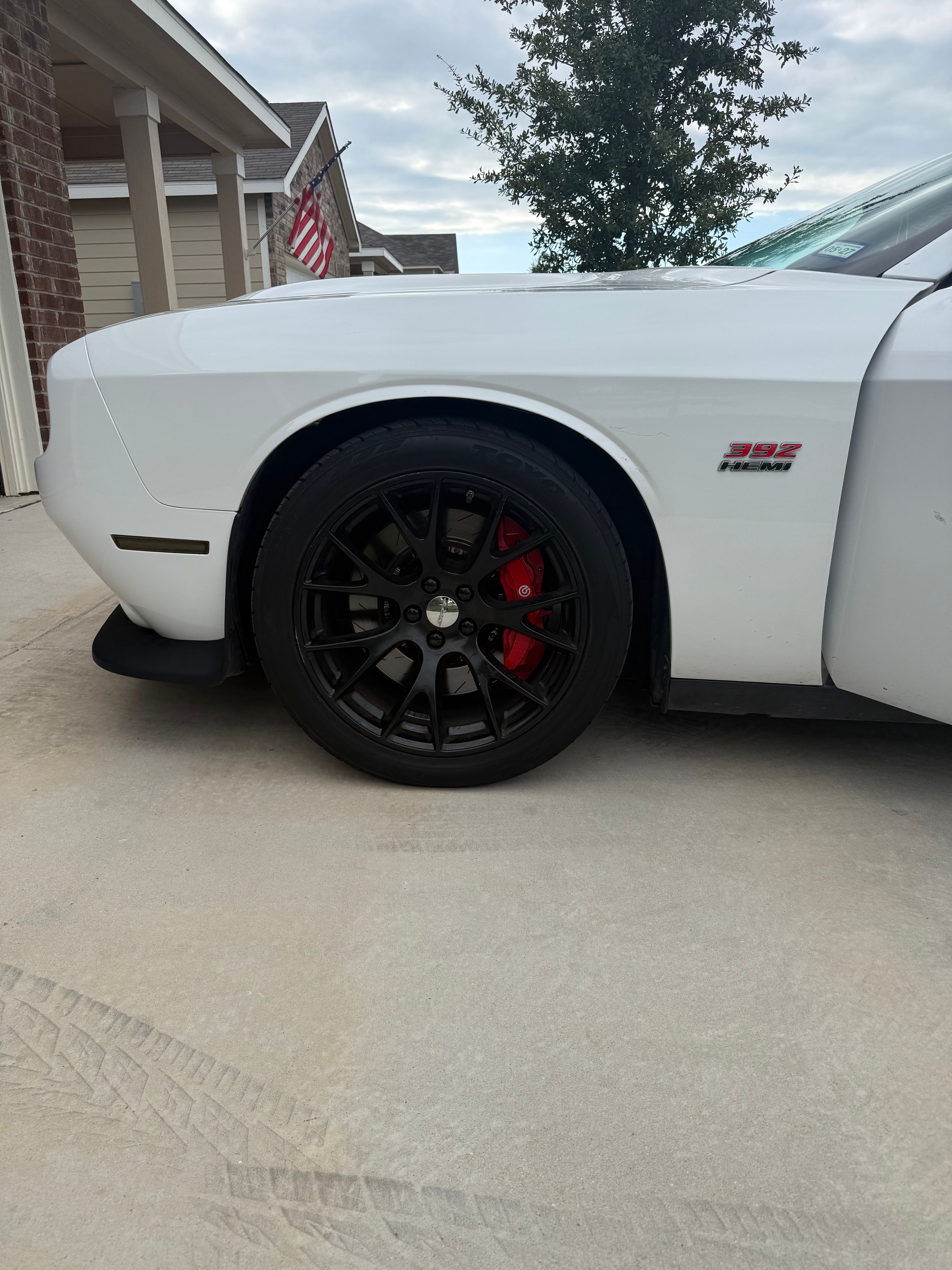 Used 2015 Dodge Challenger SRT w/ Technology Group RWD image 5
