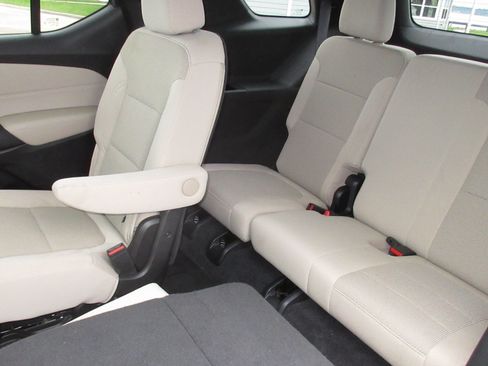 Used 2023 Chevrolet Traverse LT w/ LPO, Floor Liner Package FWD image 13
