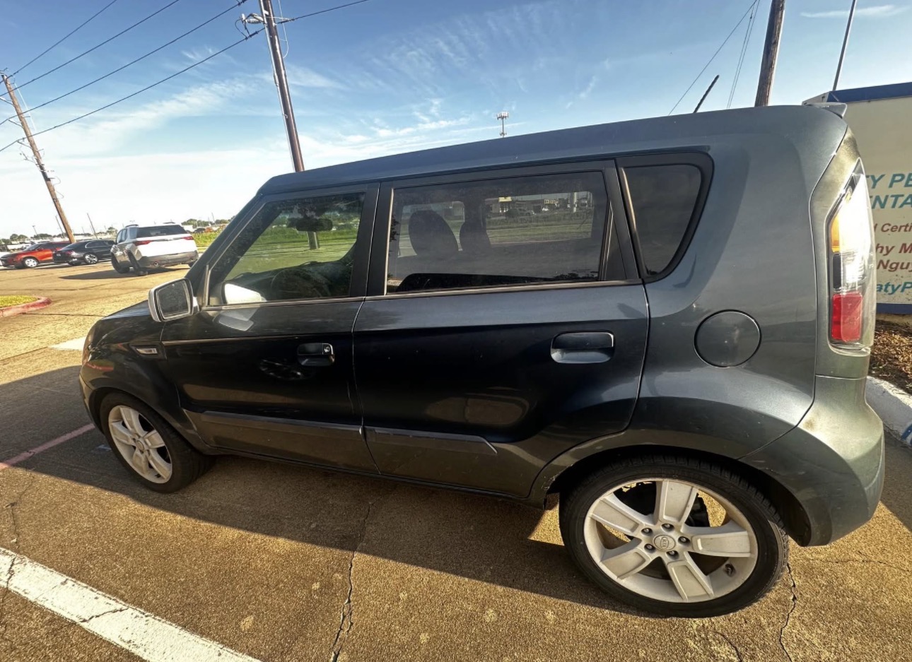 Used 2010 Kia Soul + w/ Denim Special Edition Pkg FWD image 4