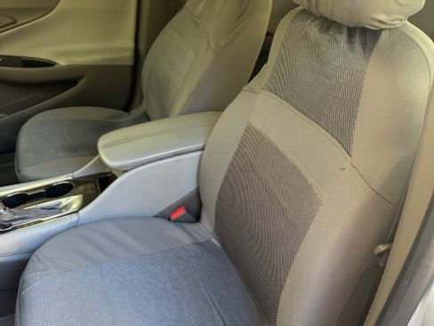 Used 2017 Chevrolet Malibu LT image 16