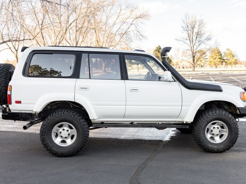 Used 1996 Toyota Land Cruiser Sport Utility 4D image 2