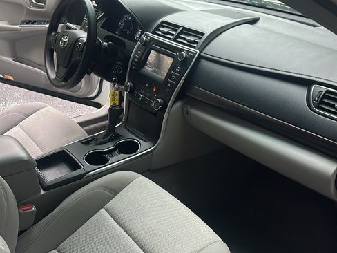 Used 2016 Toyota Camry LE FWD image 4