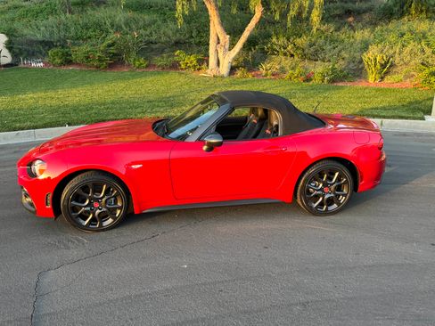 Used 2019 FIAT 124 Spider Abarth w/ Convenience Group image 10