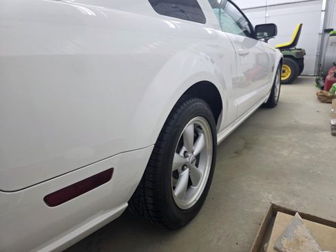 Used 2009 Ford Mustang GT Premium image 16