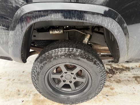 Used 2019 Toyota Tacoma TRD Sport image 11