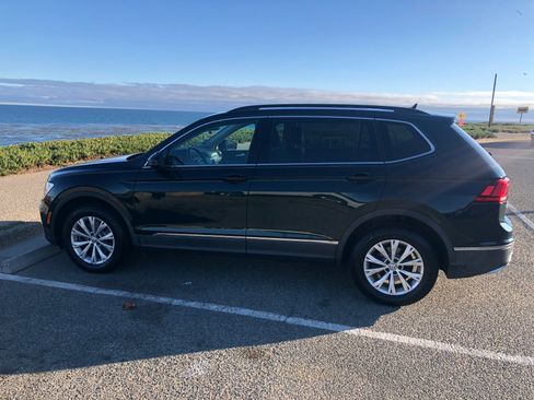 Used 2018 Volkswagen Tiguan SE w/ Panoramic Sunroof Package image 2
