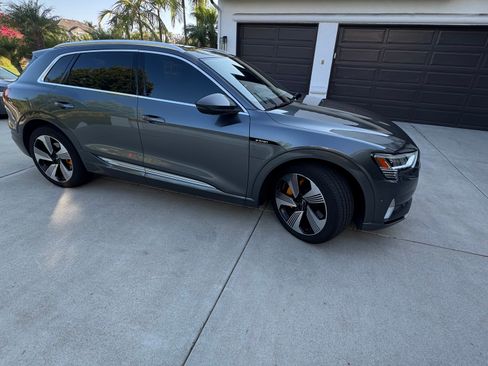 Used 2019 Audi e-tron Prestige w/ Prestige Package AWD/4WD image 5
