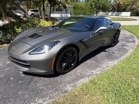 Used 2016 Chevrolet Corvette Stingray Coupe RWD image 2
