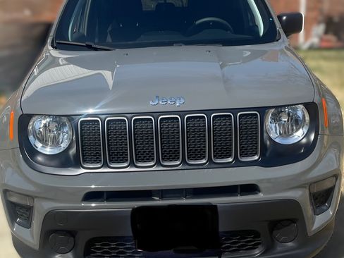 Used 2022 Jeep Renegade Sport w/ Sport Appearance Group image 2