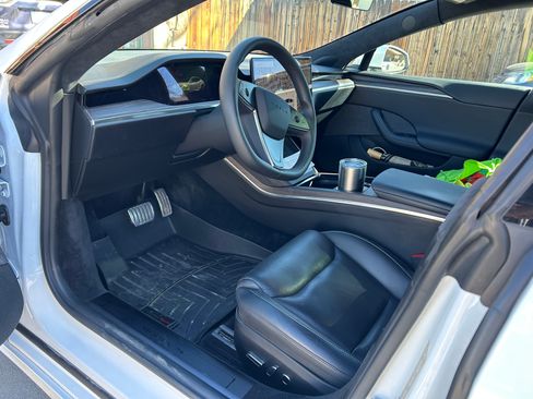 Used 2021 Tesla Model S Plaid image 9