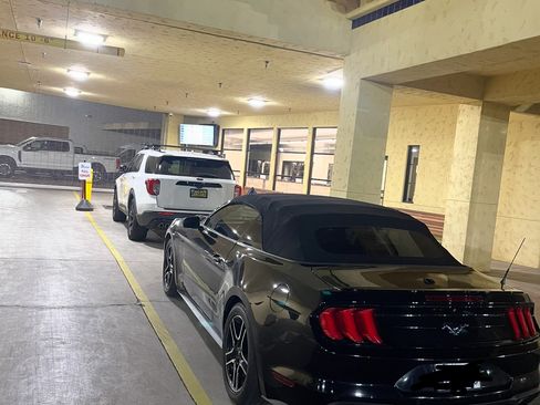 Used 2018 Ford Mustang Premium image 9