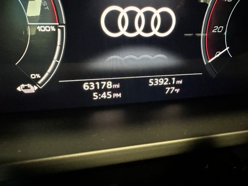Used 2022 Audi e-tron Premium Plus w/ Premium Plus Package AWD/4WD image 21