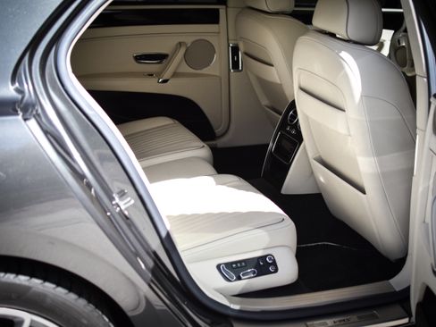 Used 2017 Bentley Flying Spur S V8 image 11