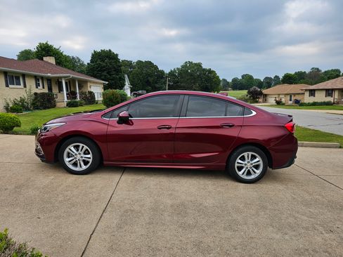 Used 2016 Chevrolet Cruze LT w/ Sun And Sound Package image 5