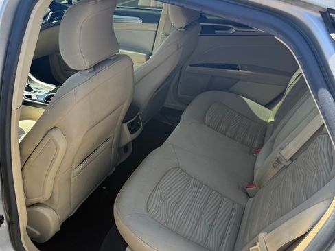 Used 2016 Ford Fusion SE FWD image 14