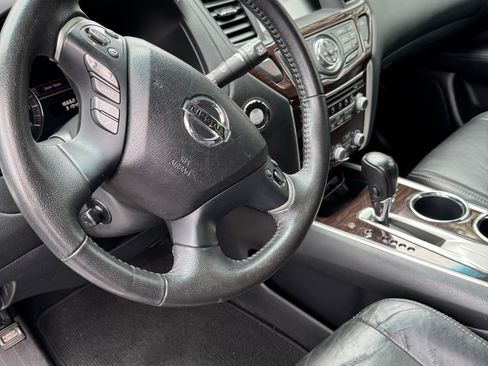 Used 2013 Nissan Pathfinder Platinum w/ Platinum Premium Pkg FWD image 10