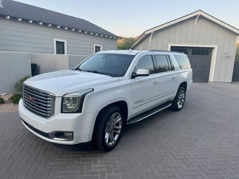 Used 2017 GMC Yukon XL SLT w/ Premium Edition RWD image 2