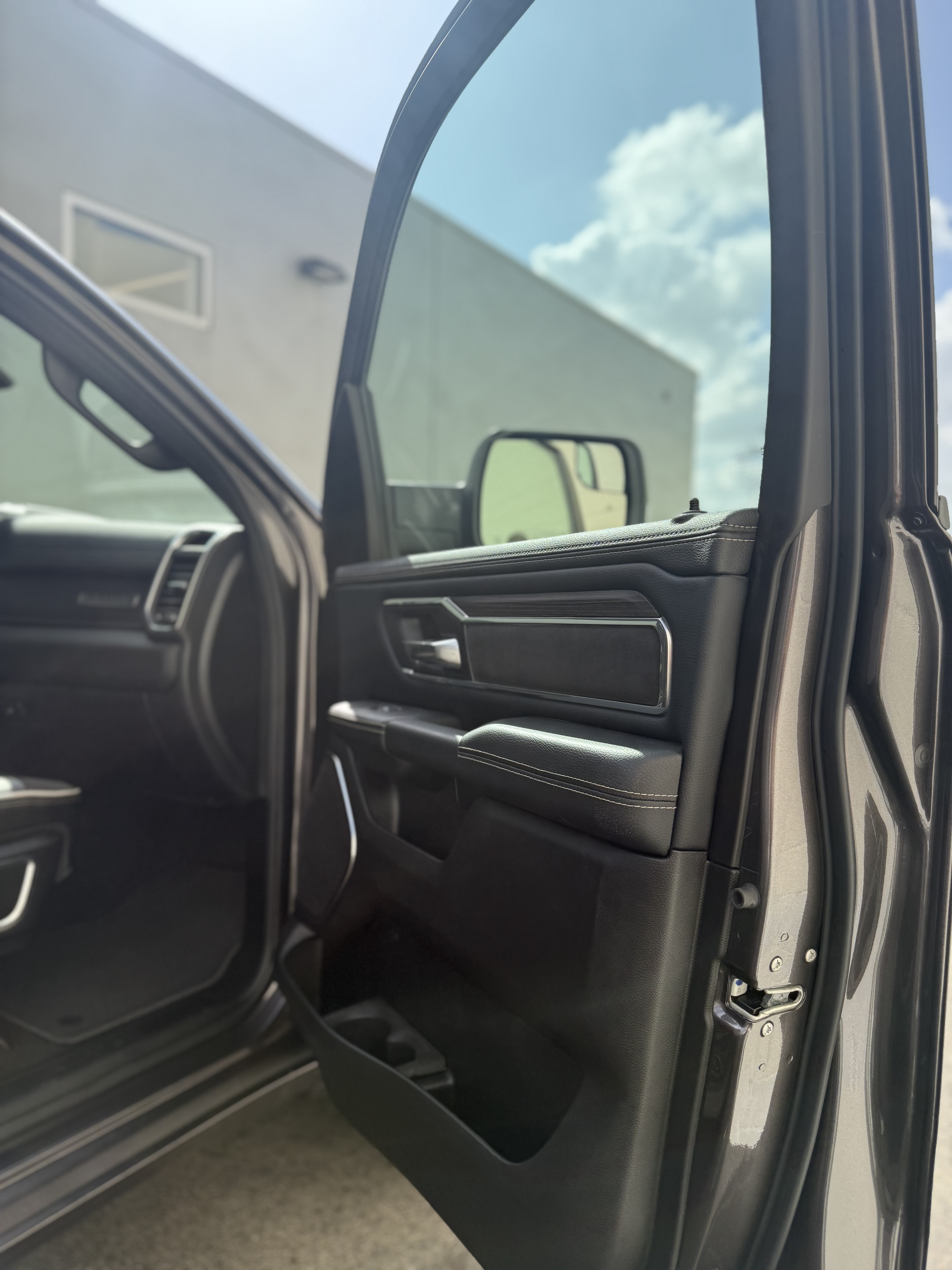 Used 2026 RAM 1500 Laramie AWD/4WD image 22