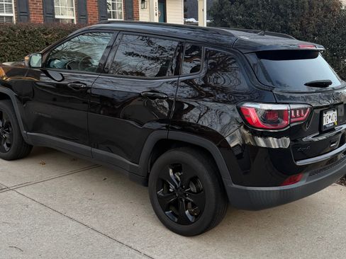 Used 2018 Jeep Compass Latitude image 10