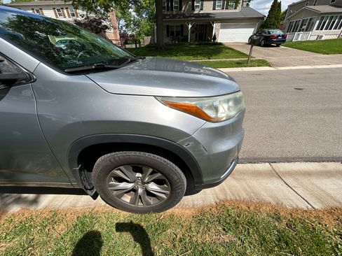 Used 2015 Toyota Highlander XLE AWD/4WD image 9