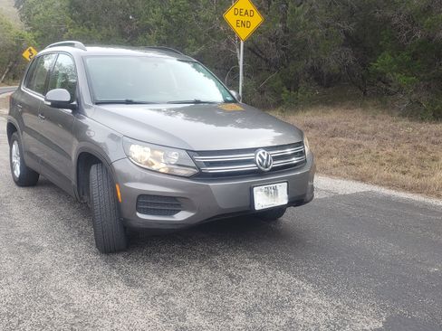Used 2015 Volkswagen Tiguan S image 4